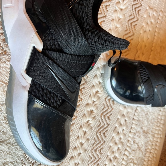 Nike Labron basketball high tops size 8 - Picture 6 of 10